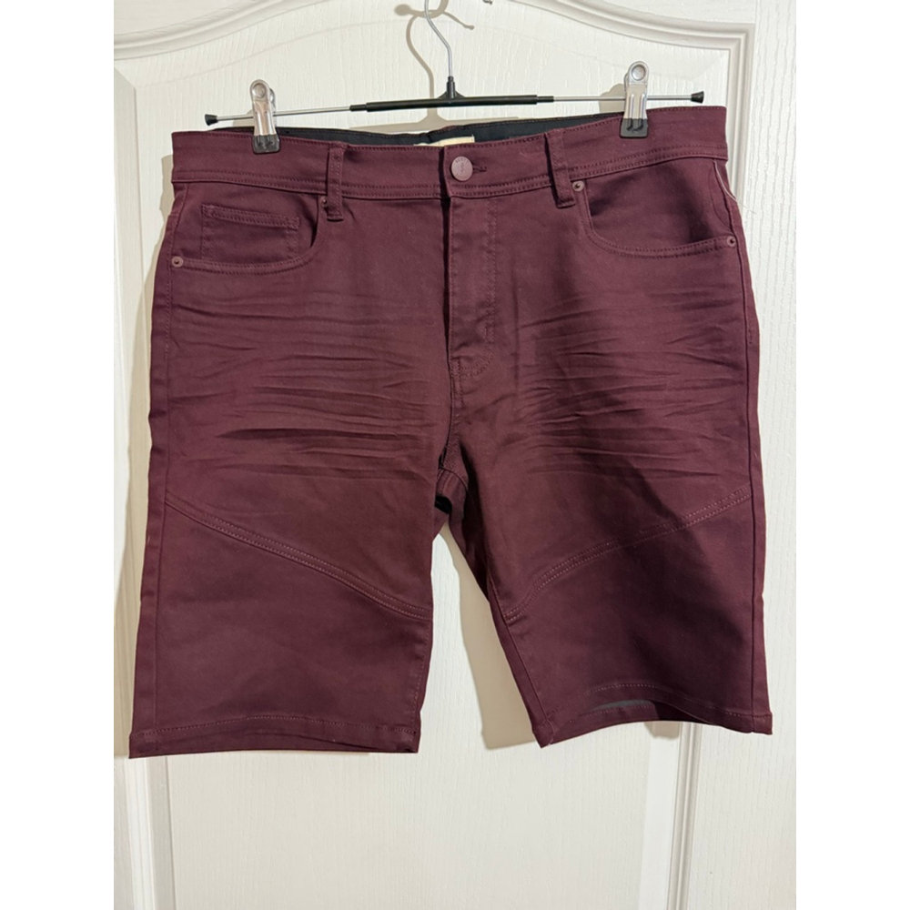 Men's Scott James Waist 34 Burgundy Flat Front Shorts with Dark Green Accents